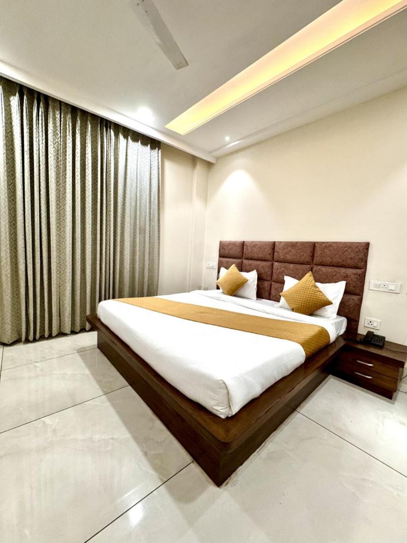 Hotel Prism Grand Zirakpur Exterior foto